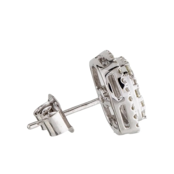 Effy Jewelry
14K & Diamond Cluster Stud Earrings - Picture 3 of 4